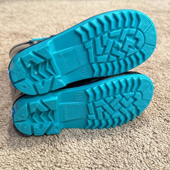 New! Boys Size 11 Shark Rainboots - Picture 6 of 6